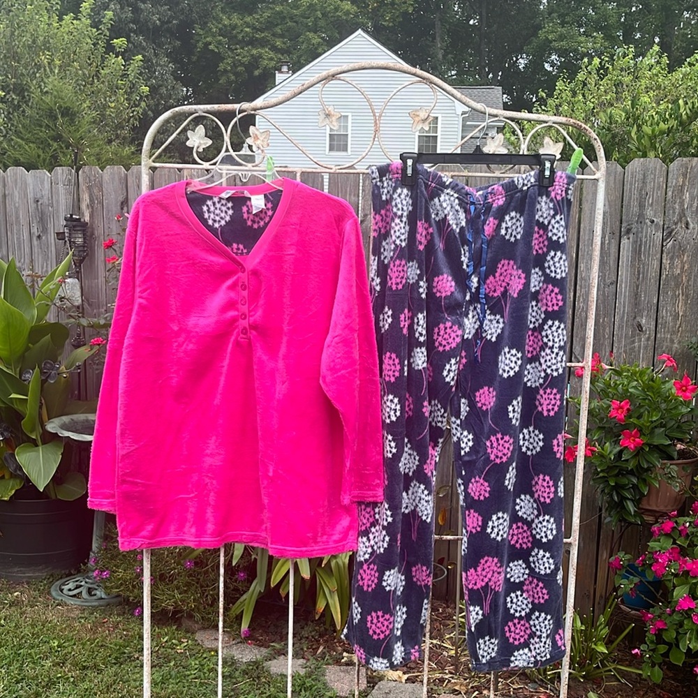 Hotel Spa collection pajama set , NWOT, beautiful pjs, size XL, pink, white&gray